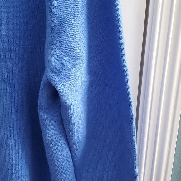 Banana Republic Ladies Crew Sweater - Picture 3 of 4